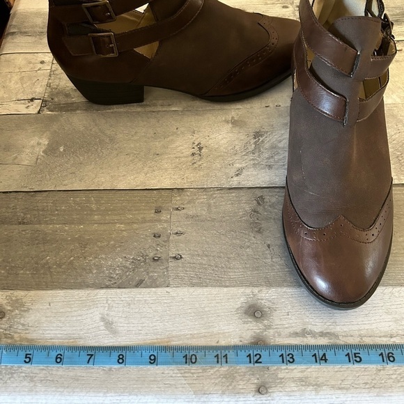 JBU Brava Encore Size 11 Brown Heeled Boots Patch  Straps Vegan Leather - Picture 2 of 9